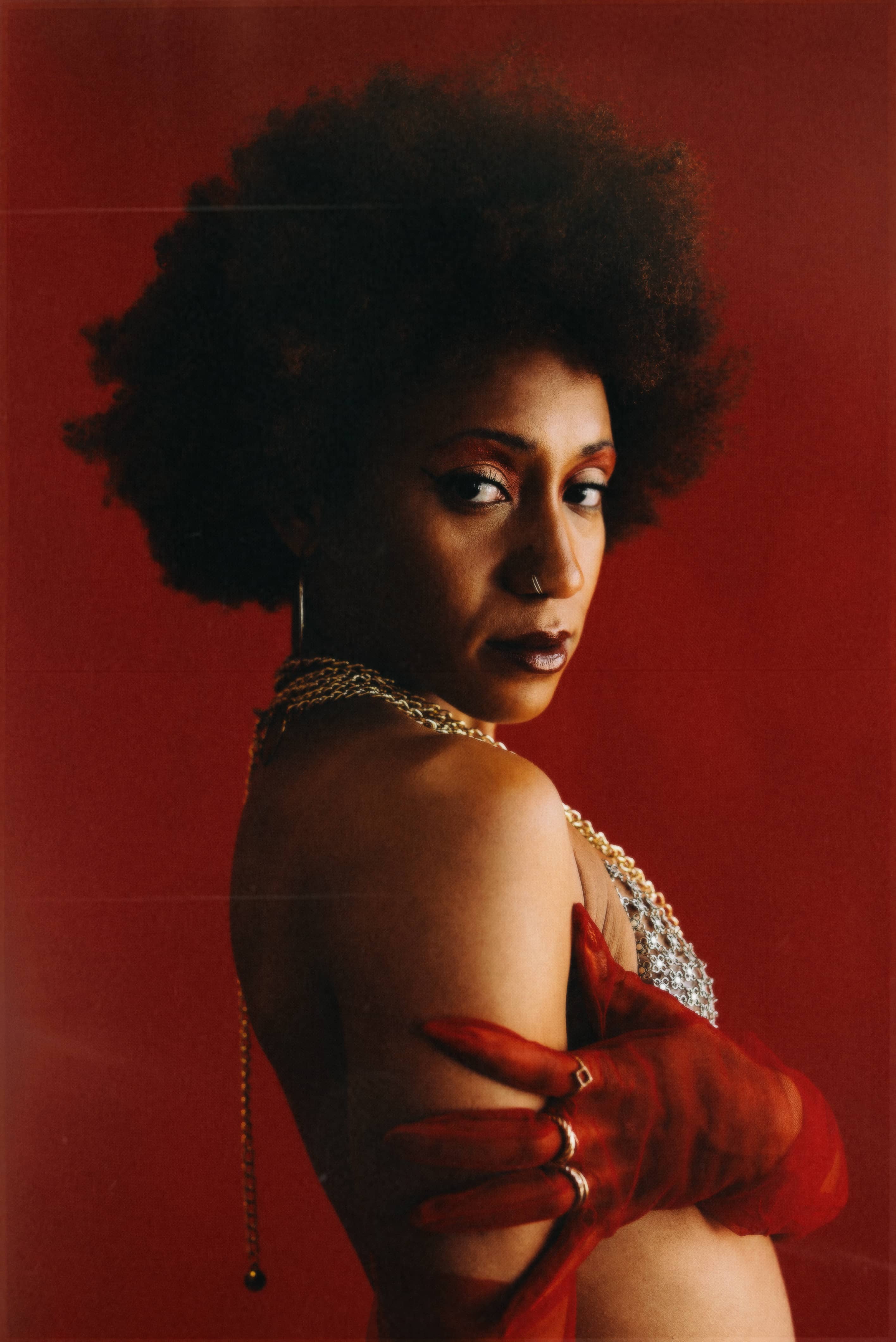 Woman with red gloves, side-view